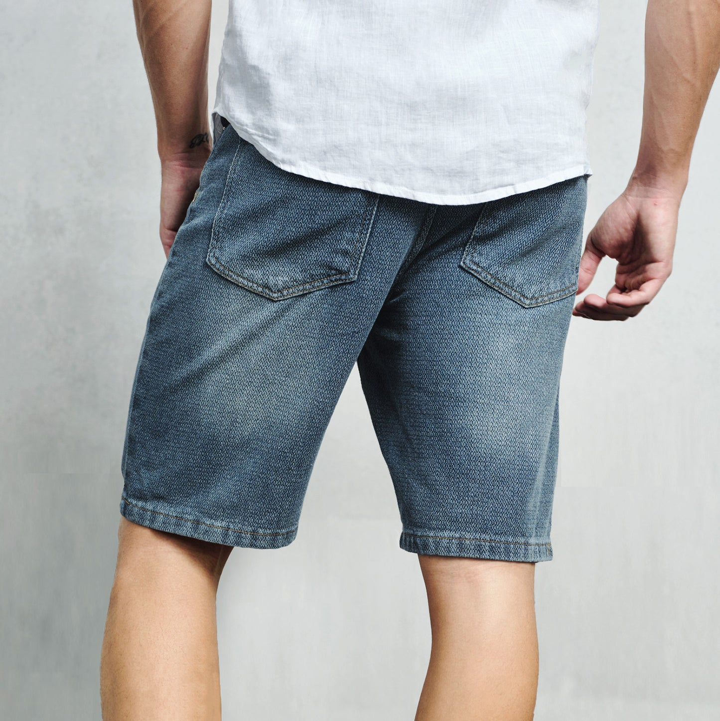 Knee-Length Texture Jean Shorts - oukumen